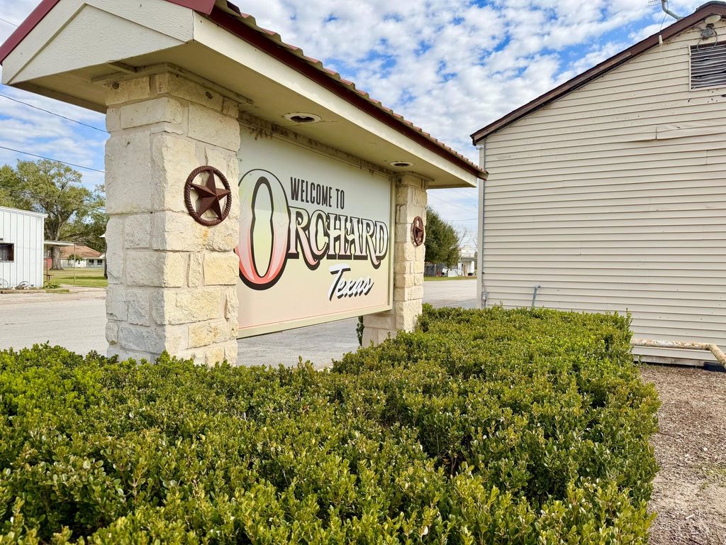 9422 Galveston Street, Orchard, TX 77464