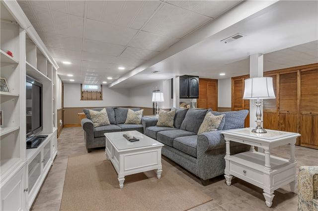 255 Knollwood Drive, Woonsocket, RI 02895