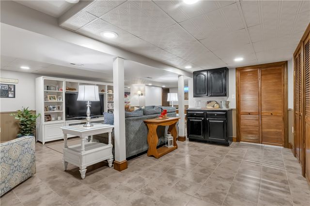 255 Knollwood Drive, Woonsocket, RI 02895