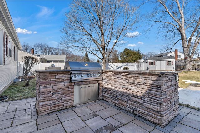 255 Knollwood Drive, Woonsocket, RI 02895