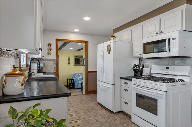 255 Knollwood Drive, Woonsocket, RI 02895