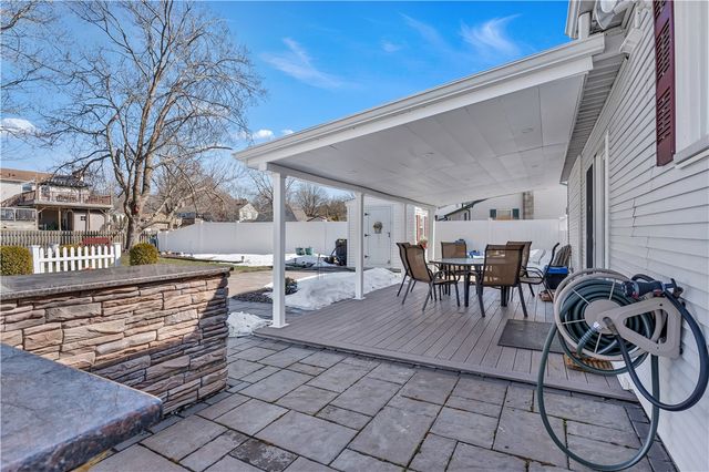 255 Knollwood Drive, Woonsocket, RI 02895