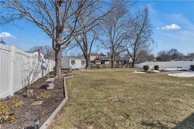 255 Knollwood Drive, Woonsocket, RI 02895