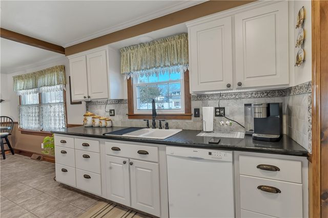 255 Knollwood Drive, Woonsocket, RI 02895