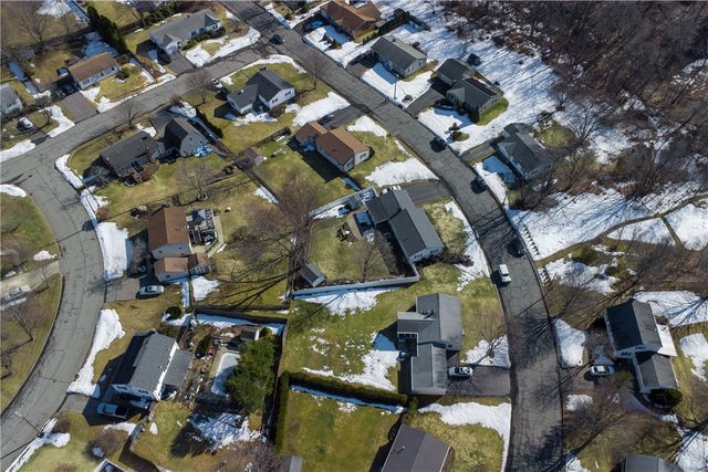 255 Knollwood Drive, Woonsocket, RI 02895