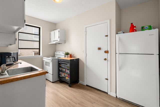 317 Summit Avenue 9, Boston, MA 02135