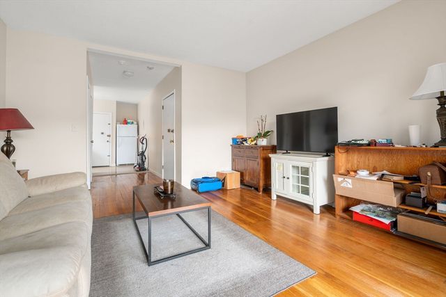317 Summit Avenue 9, Boston, MA 02135