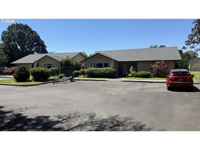 3205 PACIFIC Way, Longview, WA 98632