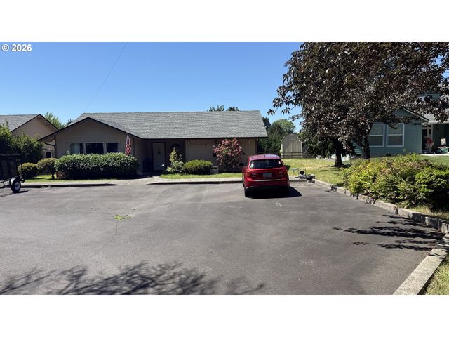3205 PACIFIC Way, Longview, WA 98632