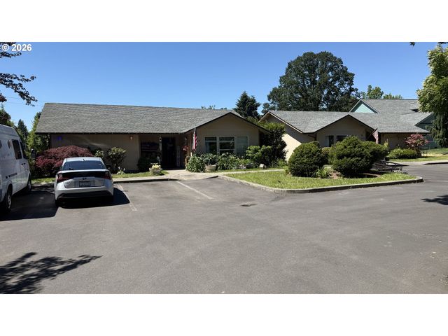 3205 PACIFIC Way, Longview, WA 98632