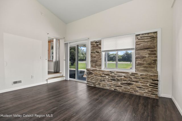 187 New York 9j, Hudson, NY 12534