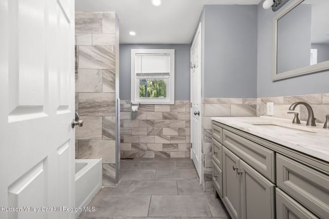 187 New York 9j, Hudson, NY 12534