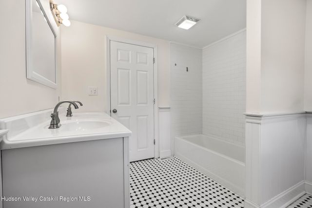 187 New York 9j, Hudson, NY 12534