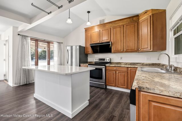 187 New York 9j, Hudson, NY 12534
