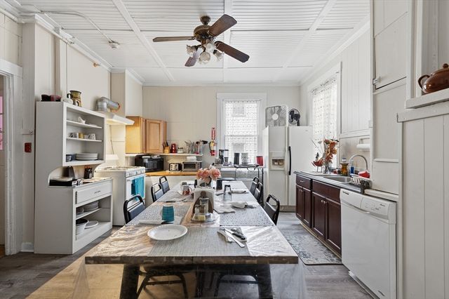 550 County St, New Bedford, MA 02740