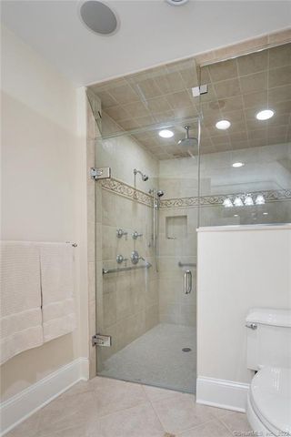 164 North Lake Shore Drive, Brookfield, CT 06804