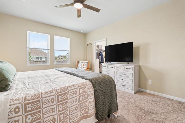 104 Ladolia LN, San Marcos, TX 78666