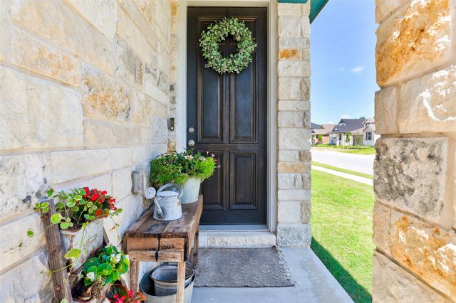 104 Ladolia LN, San Marcos, TX 78666