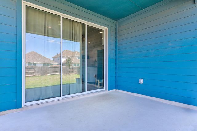 104 Ladolia LN, San Marcos, TX 78666