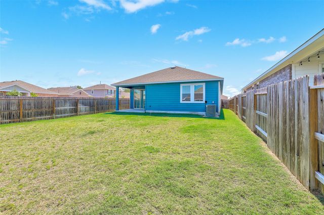104 Ladolia LN, San Marcos, TX 78666