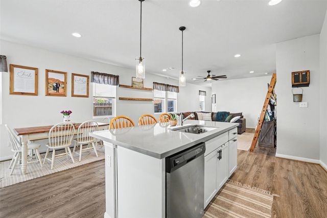 104 Ladolia LN, San Marcos, TX 78666