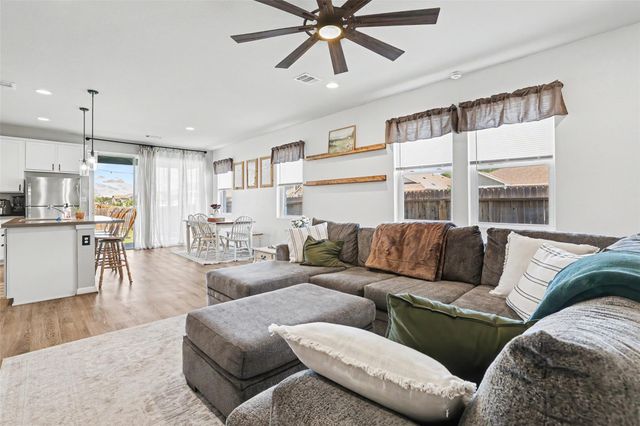 104 Ladolia LN, San Marcos, TX 78666
