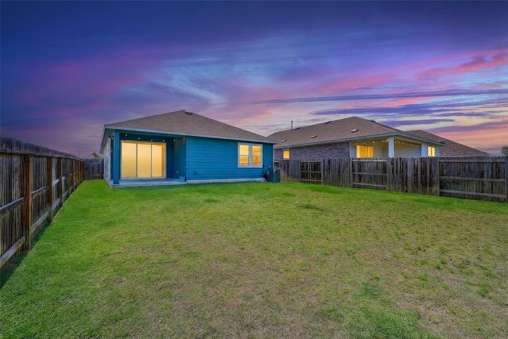 104 Ladolia LN, San Marcos, TX 78666