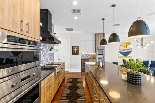 266 W LYMAN AVENUE, Winter Park, FL 32789