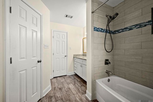 11186 Henson Dr, Greenwell Springs, LA 70739