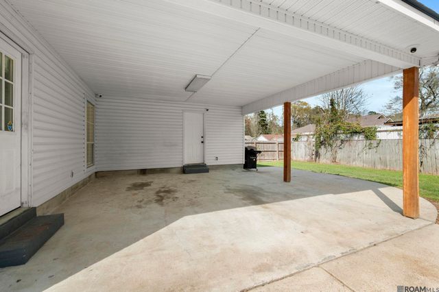 11186 Henson Dr, Greenwell Springs, LA 70739