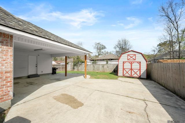 11186 Henson Dr, Greenwell Springs, LA 70739