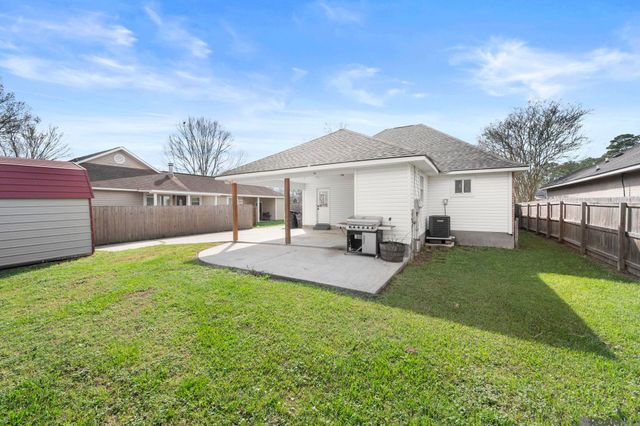 11186 Henson Dr, Greenwell Springs, LA 70739