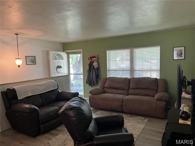 5905 Dogwood Lane, Godfrey, IL 62035