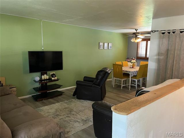 5905 Dogwood Lane, Godfrey, IL 62035