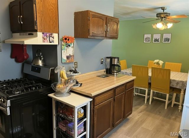 5905 Dogwood Lane, Godfrey, IL 62035
