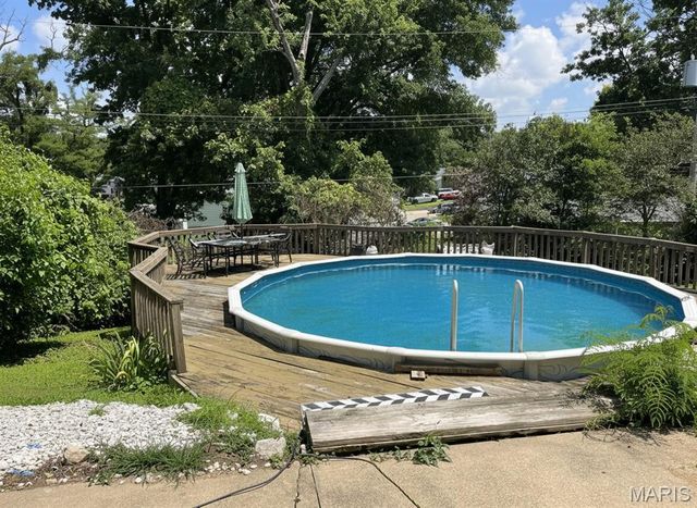 5905 Dogwood Lane, Godfrey, IL 62035