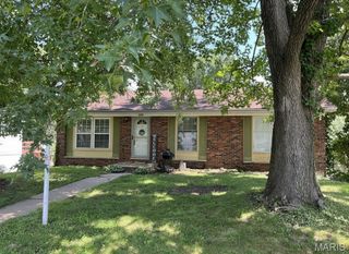 5905 Dogwood Lane, Godfrey, IL 62035