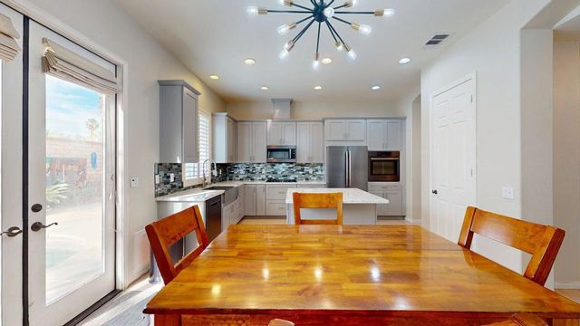 1731 San Sebastian Court, Palm Springs, CA 92264