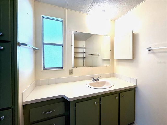 210 N SAINT THOMAS CIRCLE, Apollo Beach, FL 33572