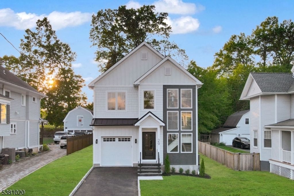 29 N Hillside Ave, Chatham Boro, NJ 07928