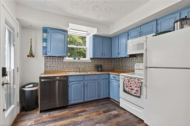 1370 Boxwood CIR, Norfolk, VA 23518