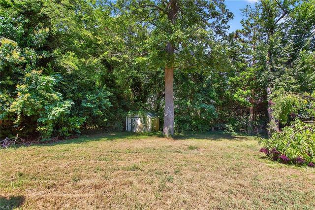 1370 Boxwood CIR, Norfolk, VA 23518