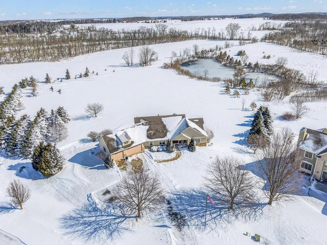 7864 Noah LANE, West Bend, WI 53090