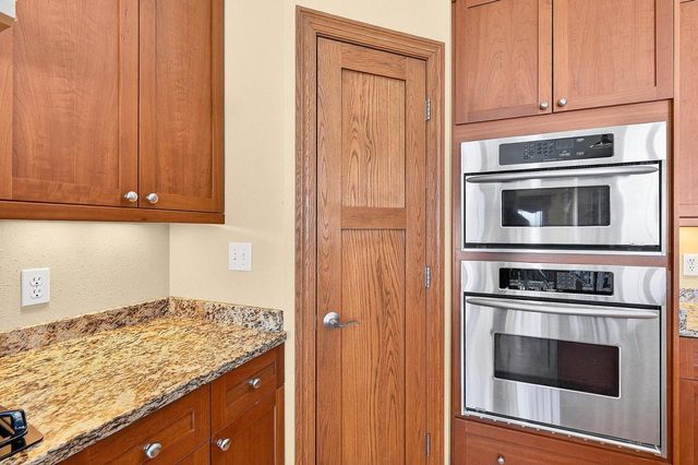 7864 Noah LANE, West Bend, WI 53090