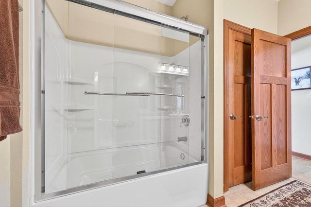 7864 Noah LANE, West Bend, WI 53090