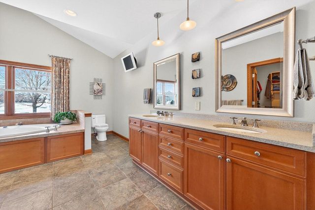 7864 Noah LANE, West Bend, WI 53090