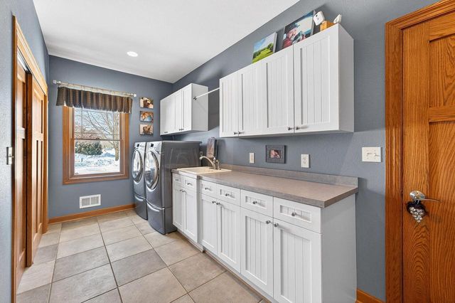 7864 Noah LANE, West Bend, WI 53090