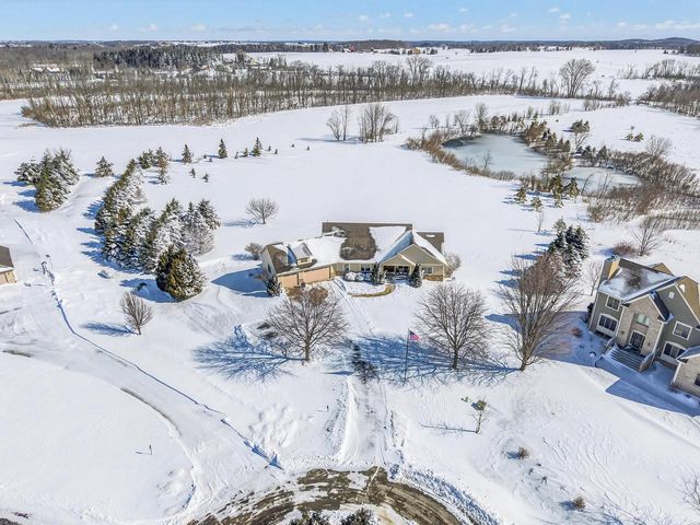 7864 Noah LANE, West Bend, WI 53090