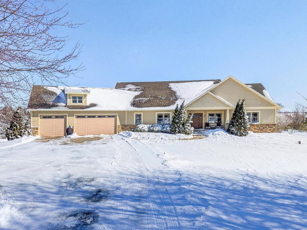 7864 Noah LANE, West Bend, WI 53090
