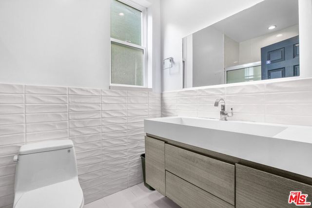 2748 Hollister Terrace A, Glendale, CA 91206